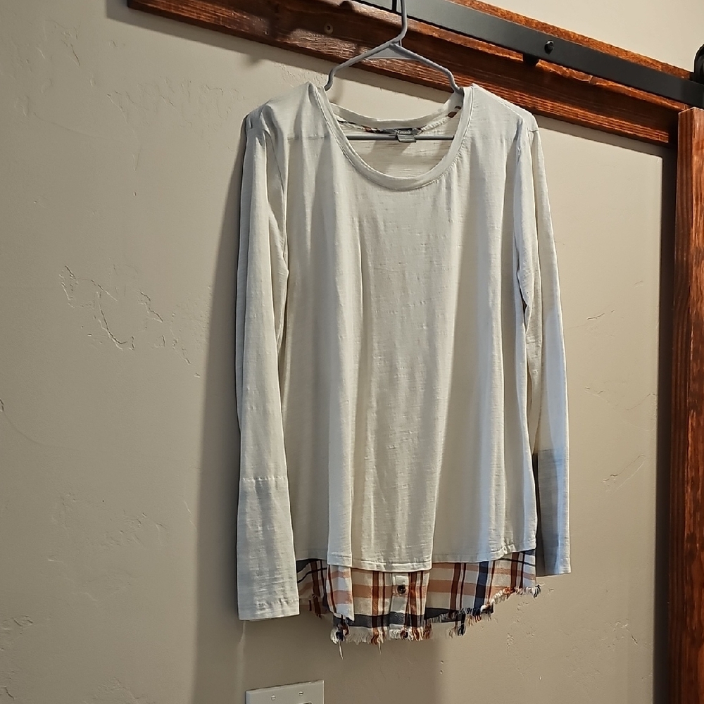 Plaid Hem Cream Long Sleeve Top